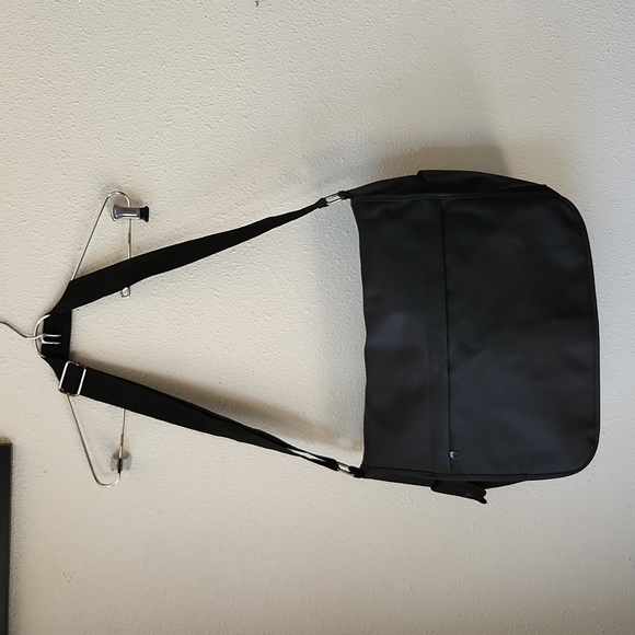 Emporio Armani Messenger Bag Shoulder & Crossbody Tote - Picture 1 of 10